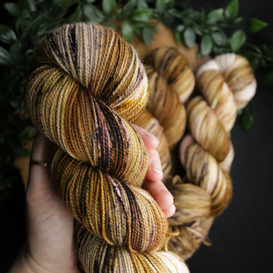 Vintage Bookshop - Vibrant 80/20 - Fingering